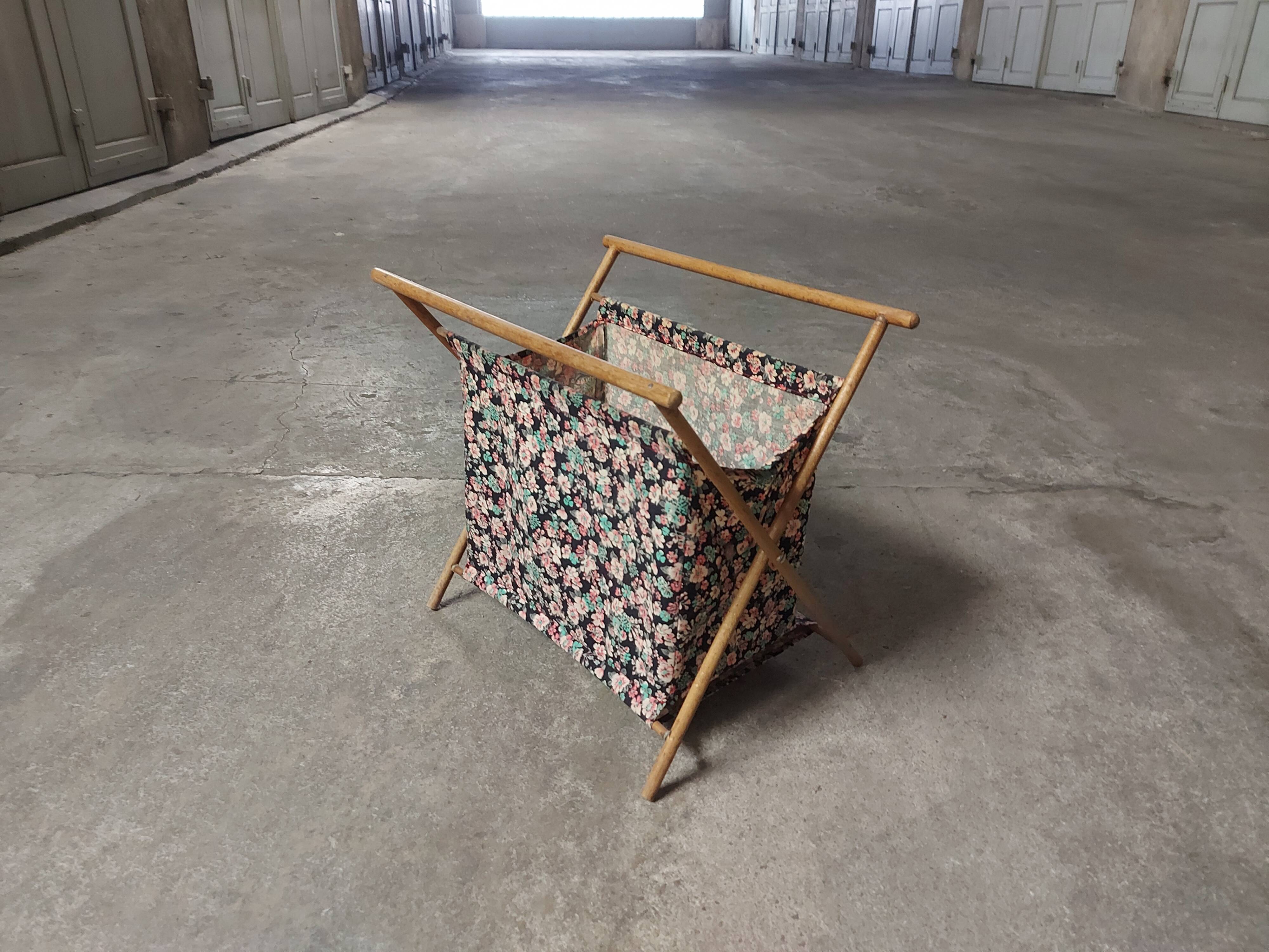 Book holder, ball of wool, vintage