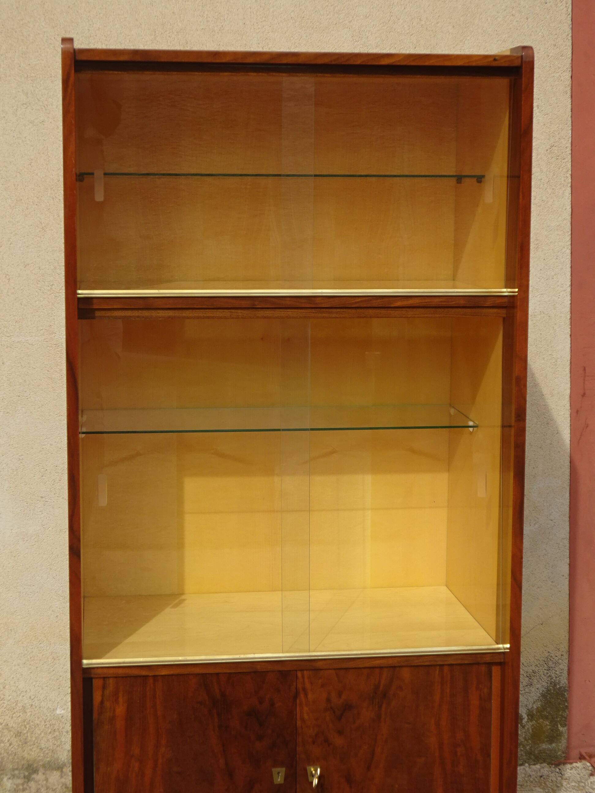 Vitrine vintage de la maison Capelle (82)