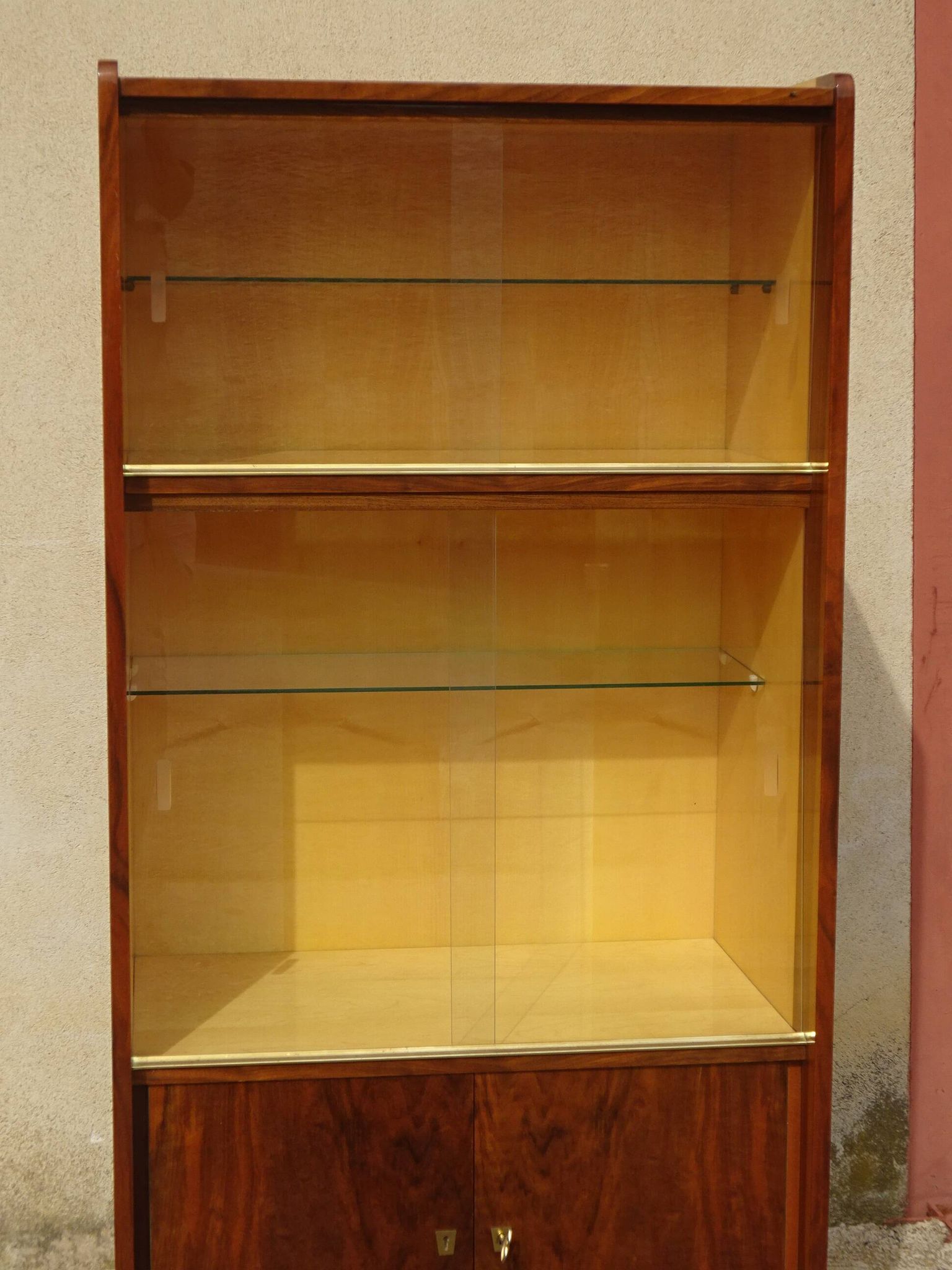 Vintage display cabinet from the Capelle house (82)