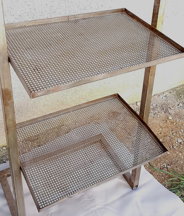 Etagère industrielle zigzag en métal perforé