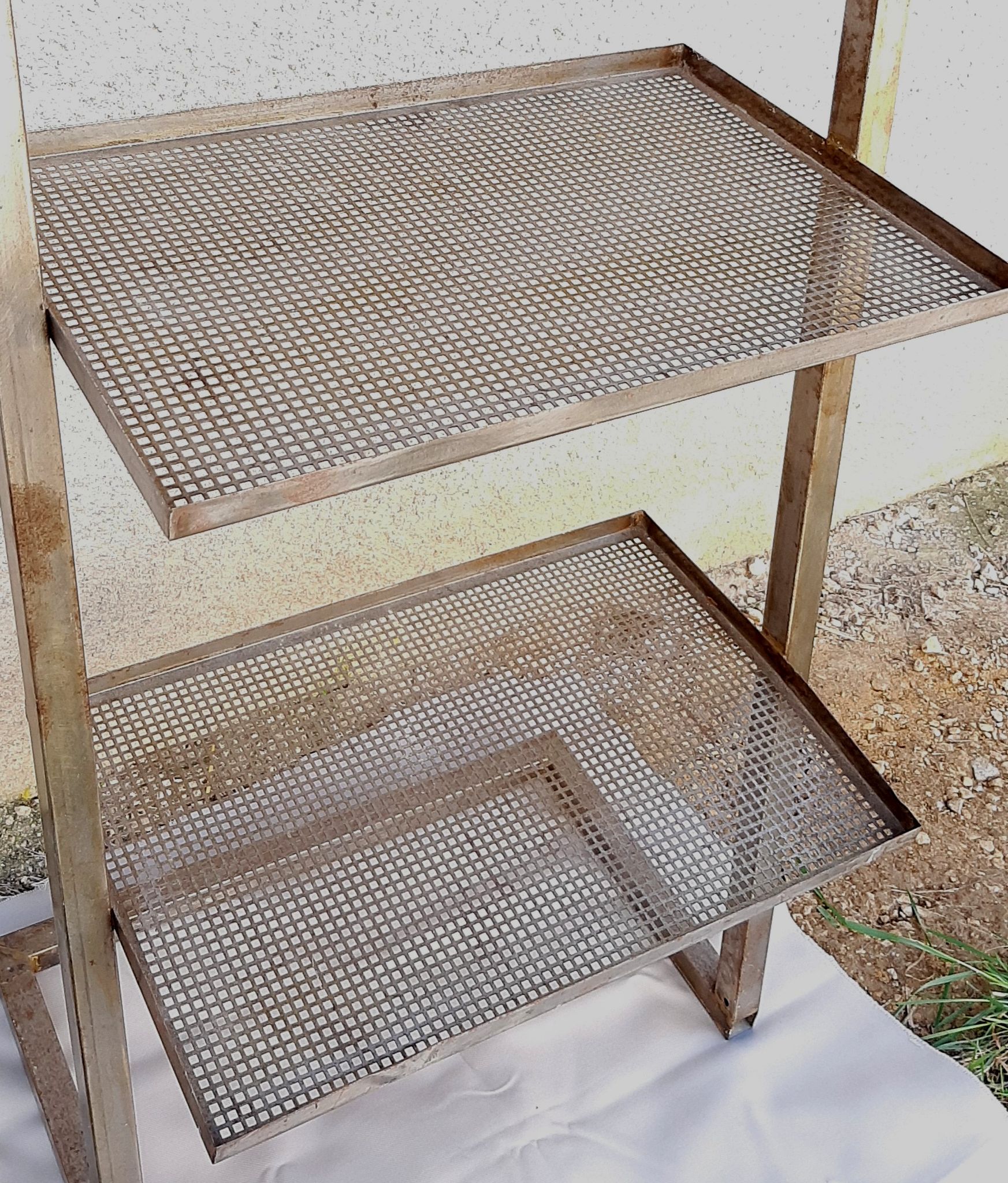 Industrial zigzag shelf in perforated metal