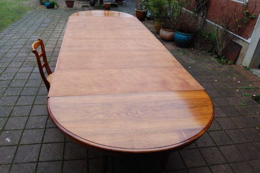 Extensible Napoleon III table in walnut, late 19th century.