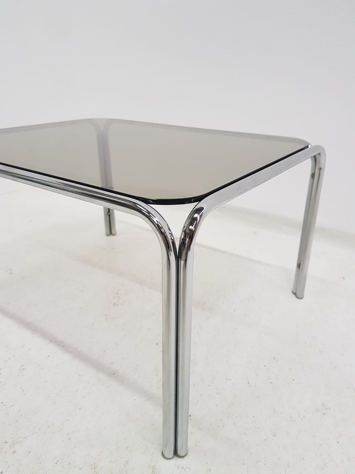 Table basse vintage metal chromé et verre, années 1970