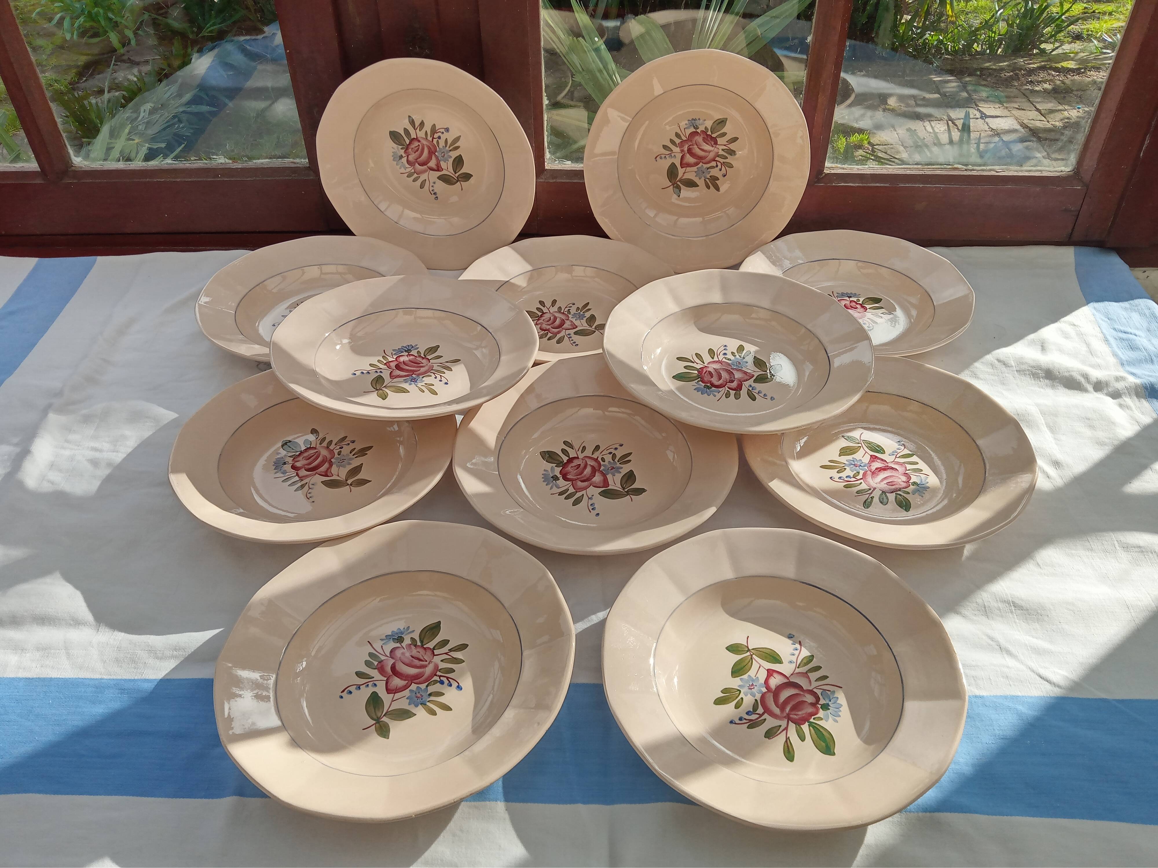 12 Digoin soup plates