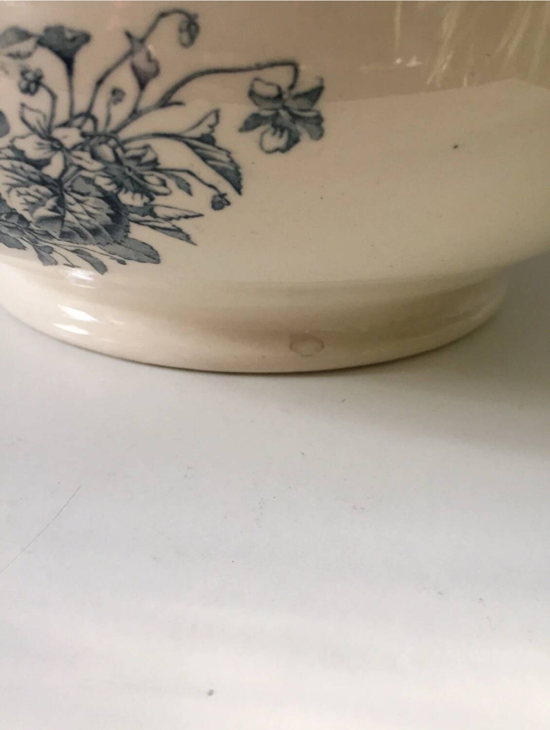 Ancienne Soupière Terre de Fer décor bleu fleuri