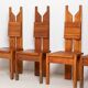 1 des 18 chaises de salle à manger brutalistes uniques en pin massif, Tchécoslovaquie, années 1970