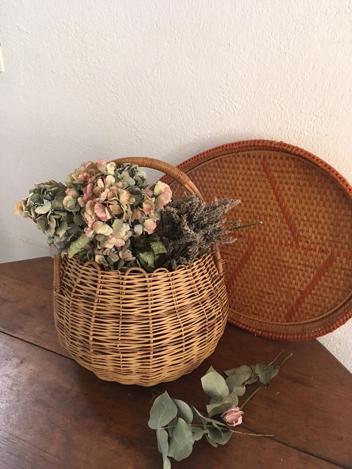 Wicker round basket.