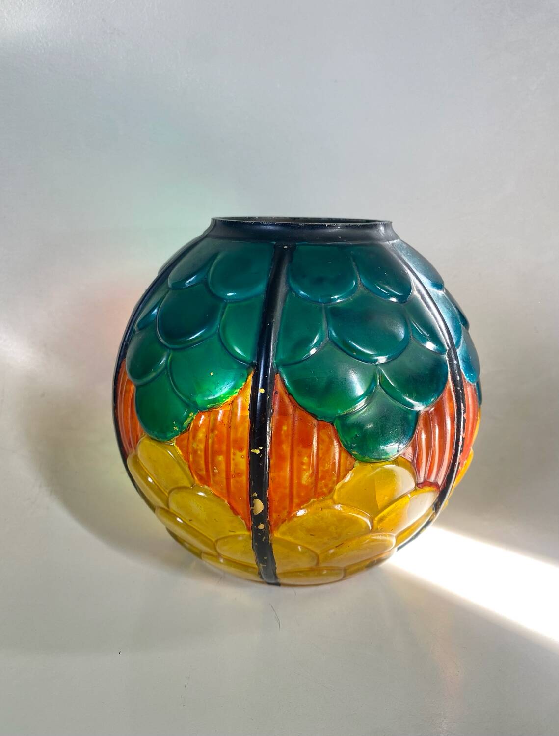 Small round Art Deco vase in painted glass.