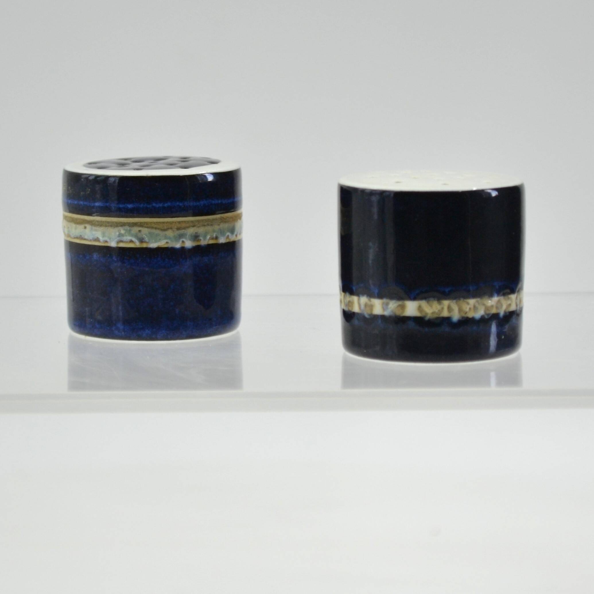 Salt and pepper shakers in earthenware from the Tenera series by Inge-Lise Koefoed for Roya.