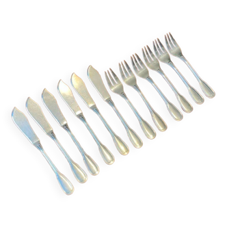 6 fourchettes et 6 couteaux à poisson en métal argenté modèle Filet 1950