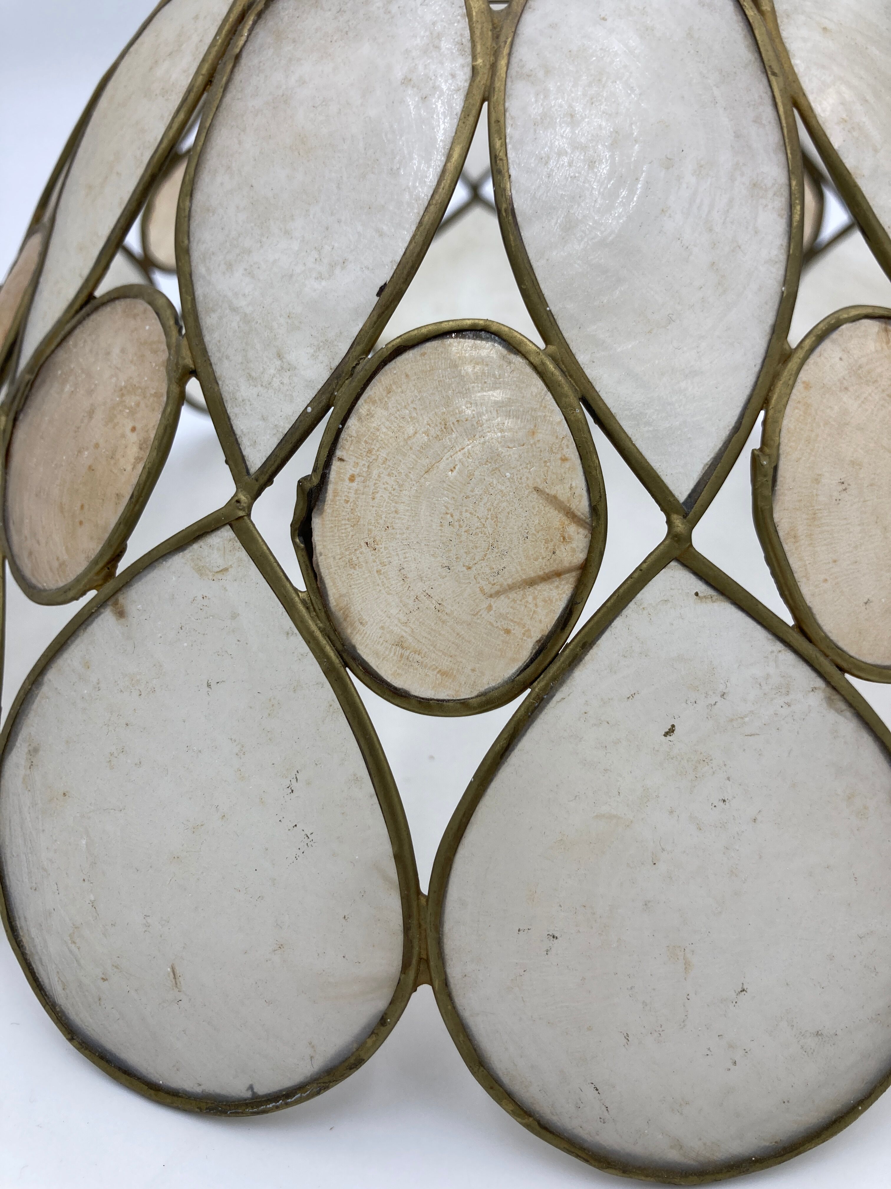 Mother-of-pearl and brass suspension
