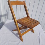 Foldable wooden chair for children