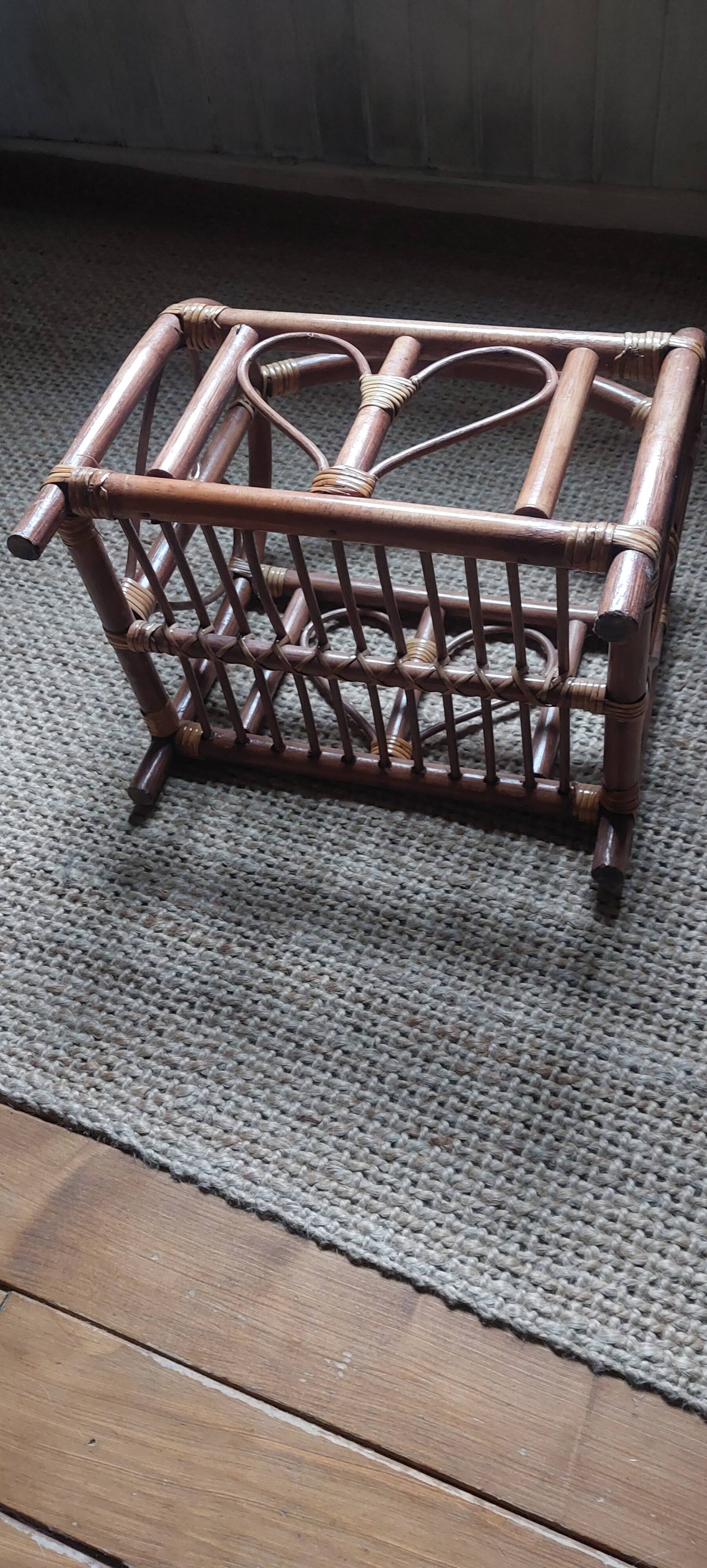 Porte revues en rotin