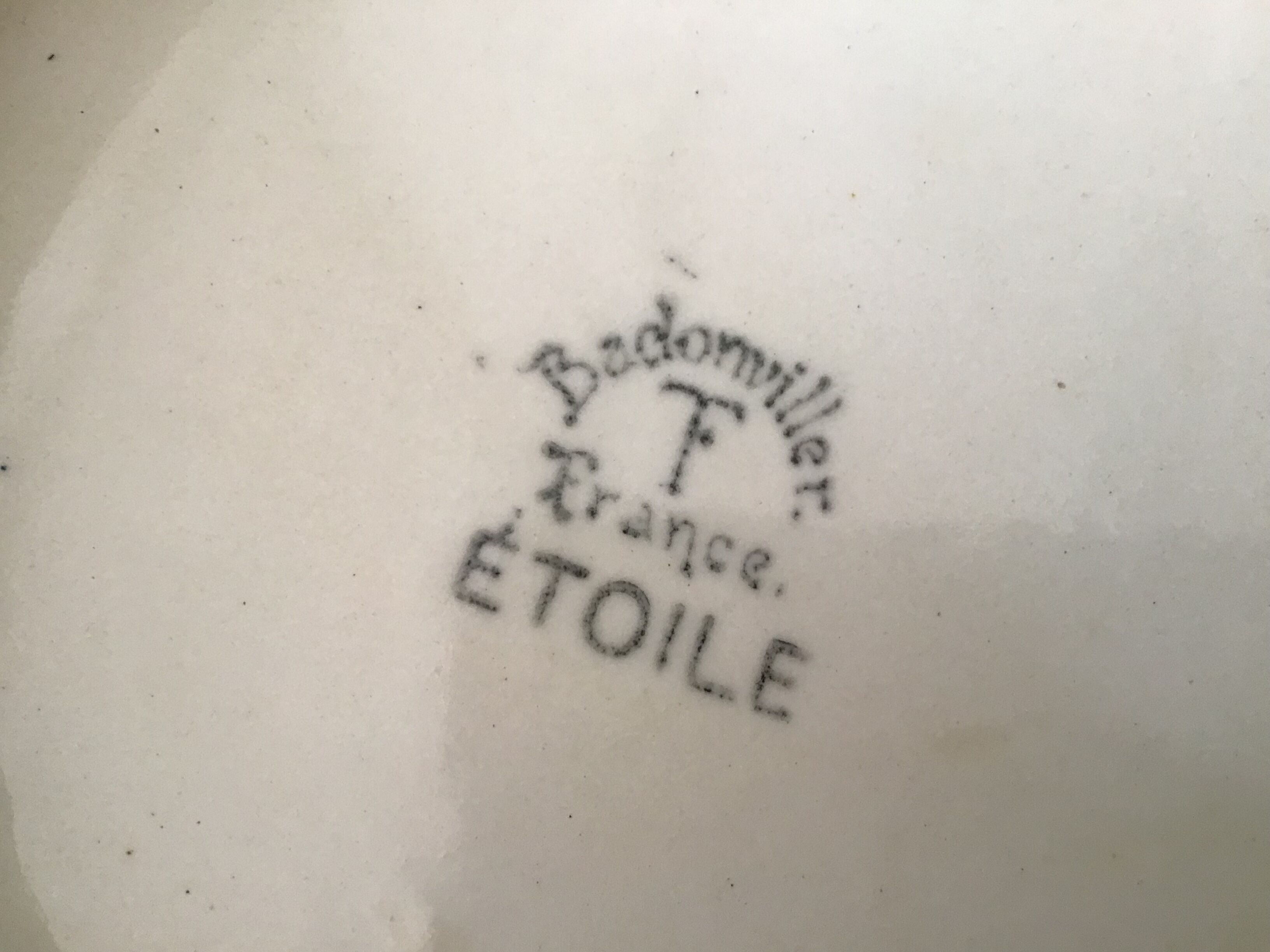 Table service faience badonviller décor etoile