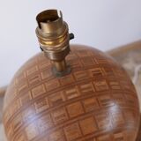Lampe danoise de table en bois globe de mi-siècle par Dyrlund
