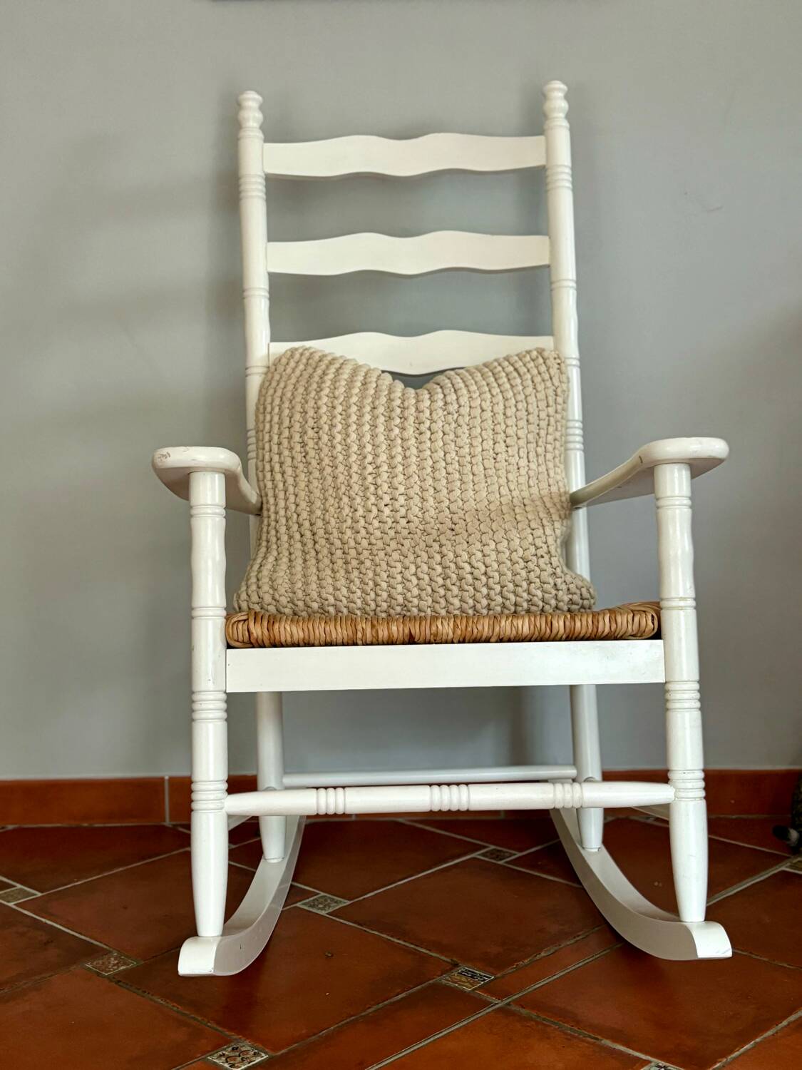 Chaise berçant rustique