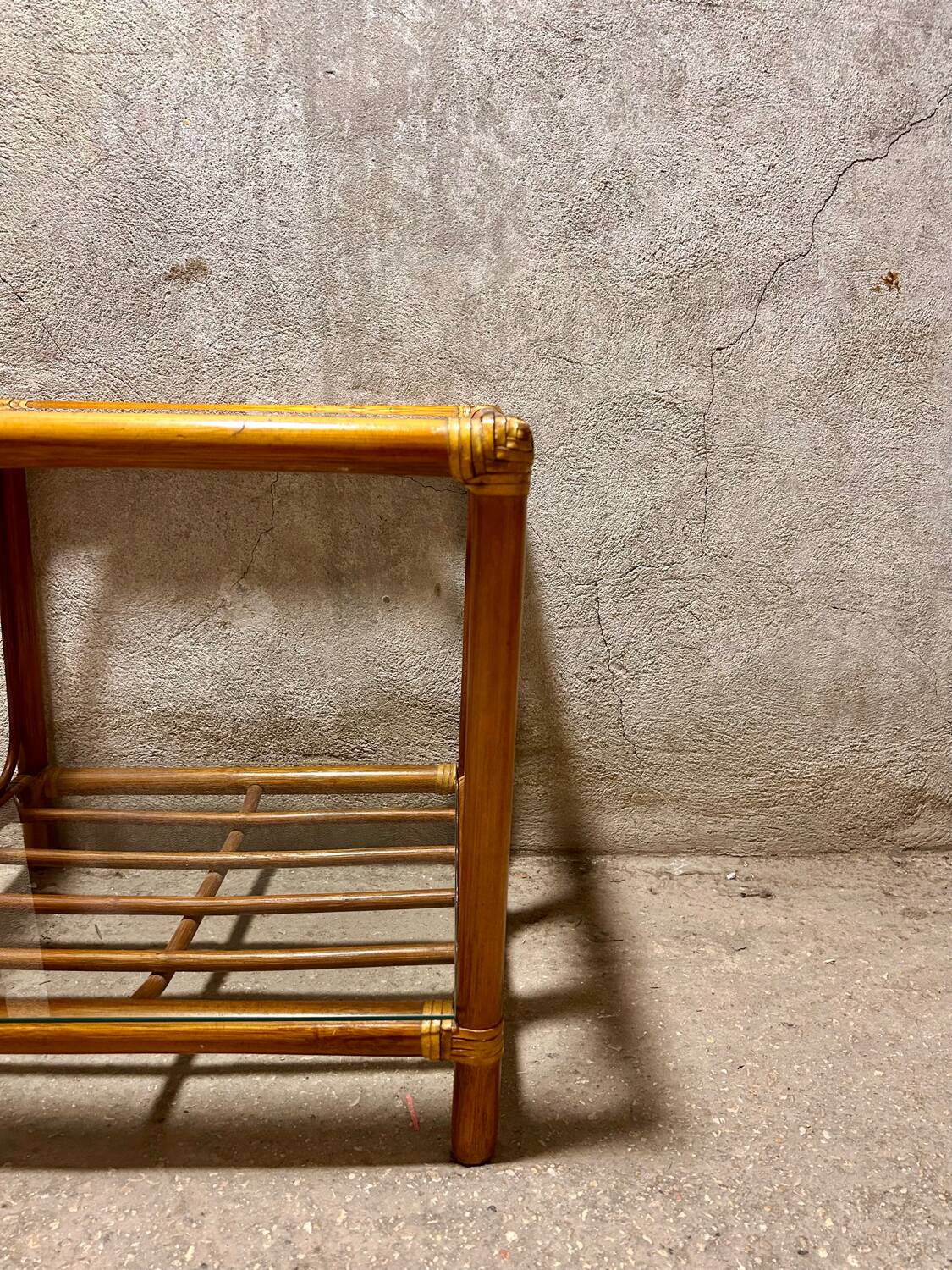 Table basse en rotin vintage