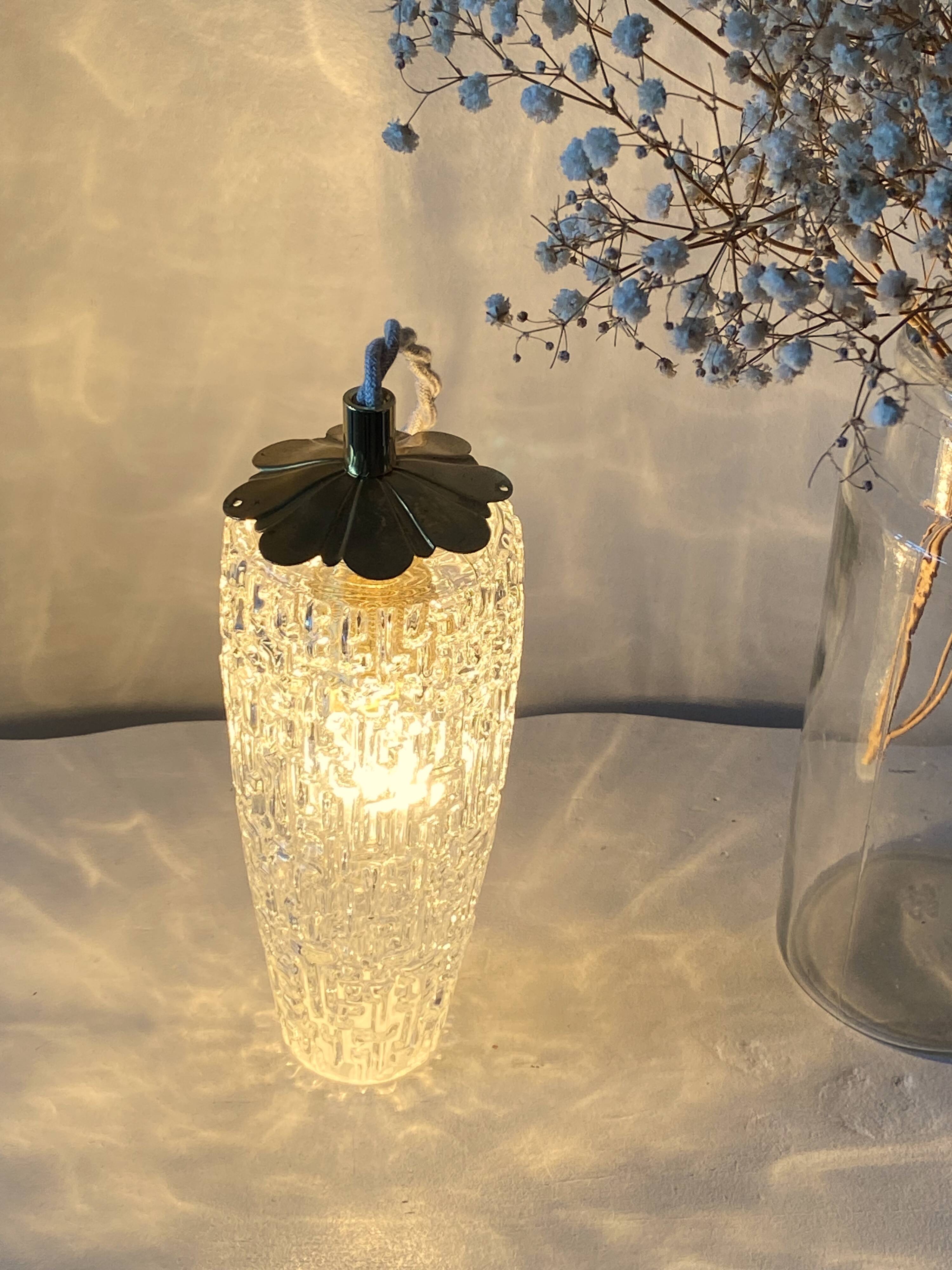 Vintage tulip portable lamp