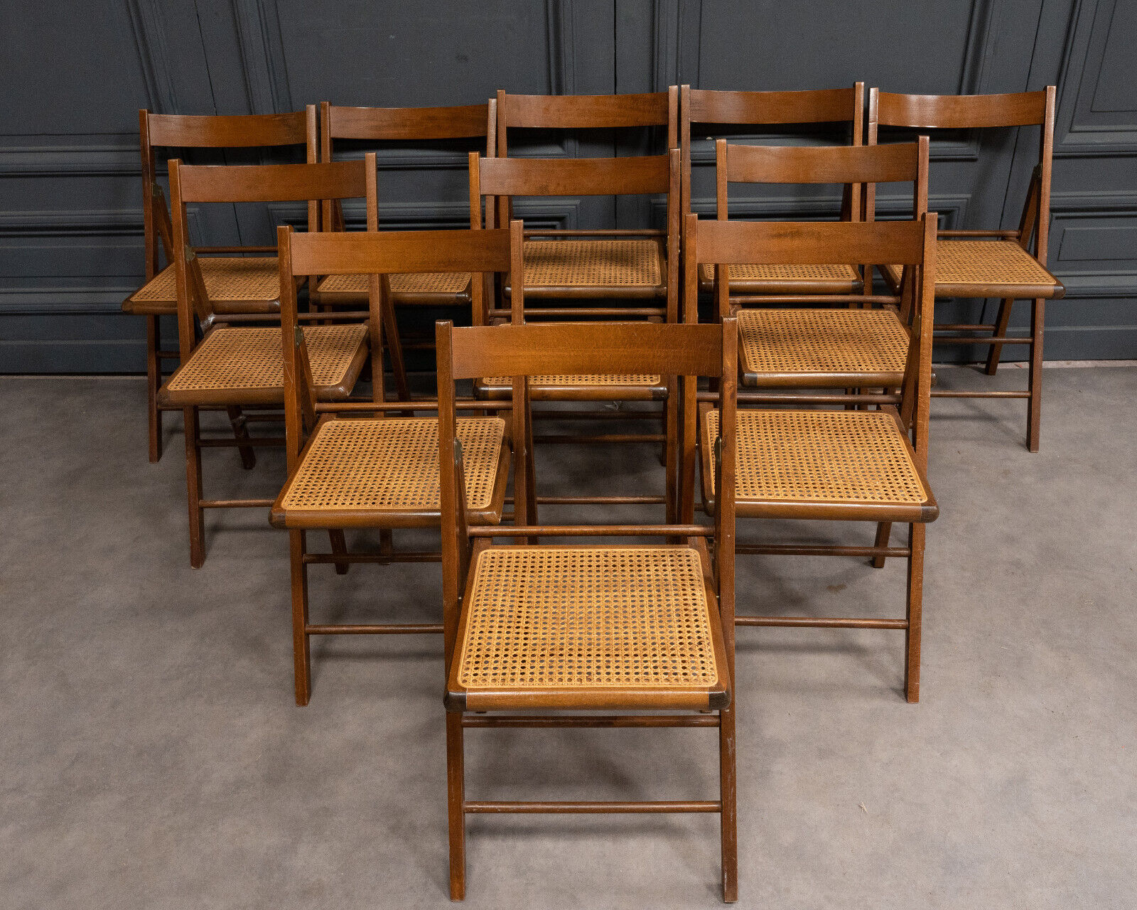 Suite of 11 folding chairs with canning 1980 wooden surround