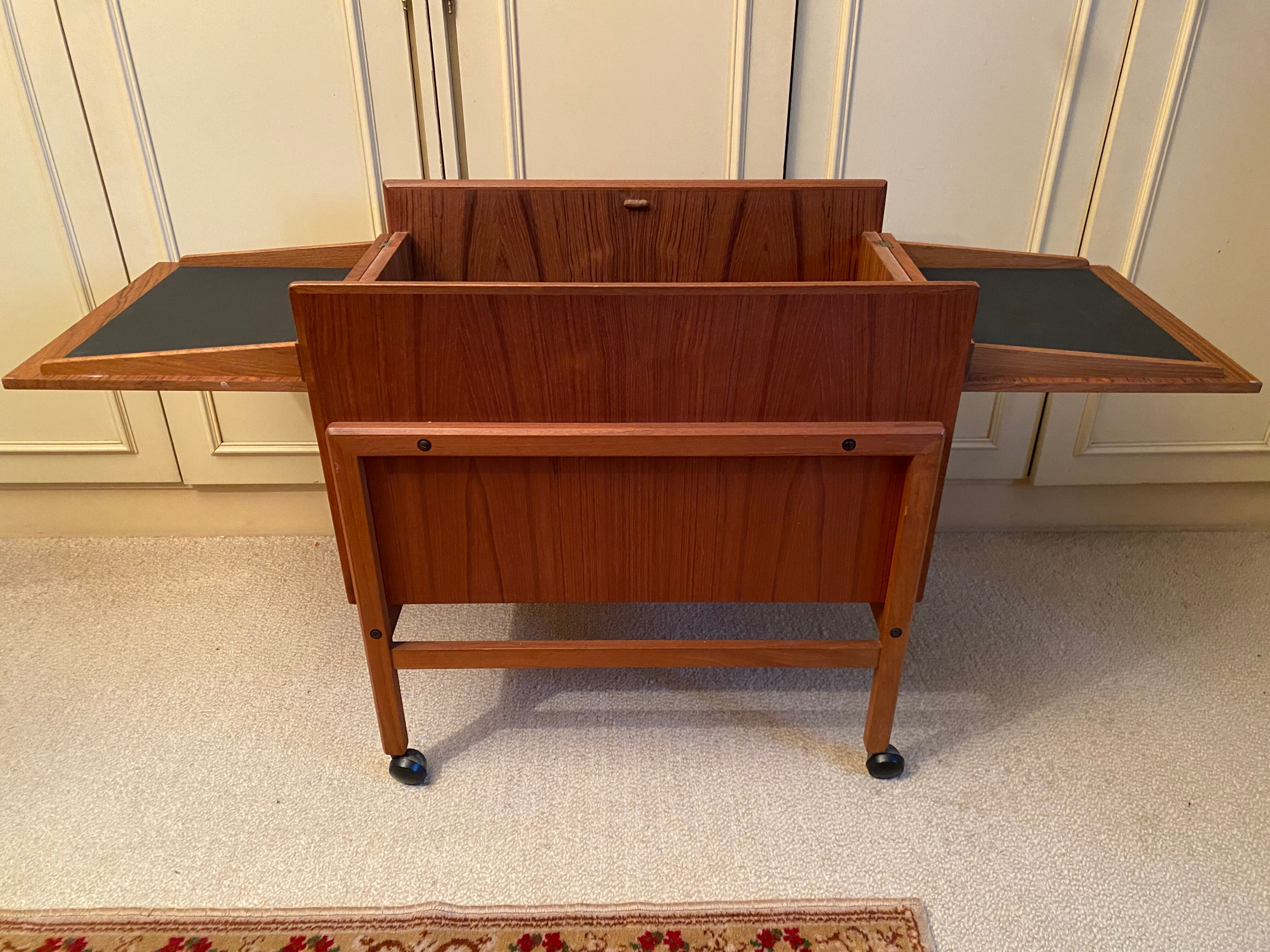 Furniture wooden rolling bar box