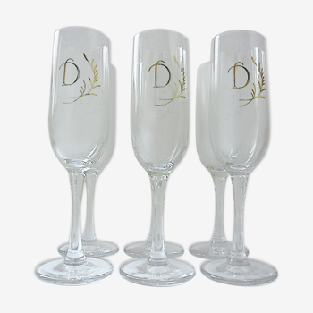 Suite de six flutes à champagne monogrammées "D"