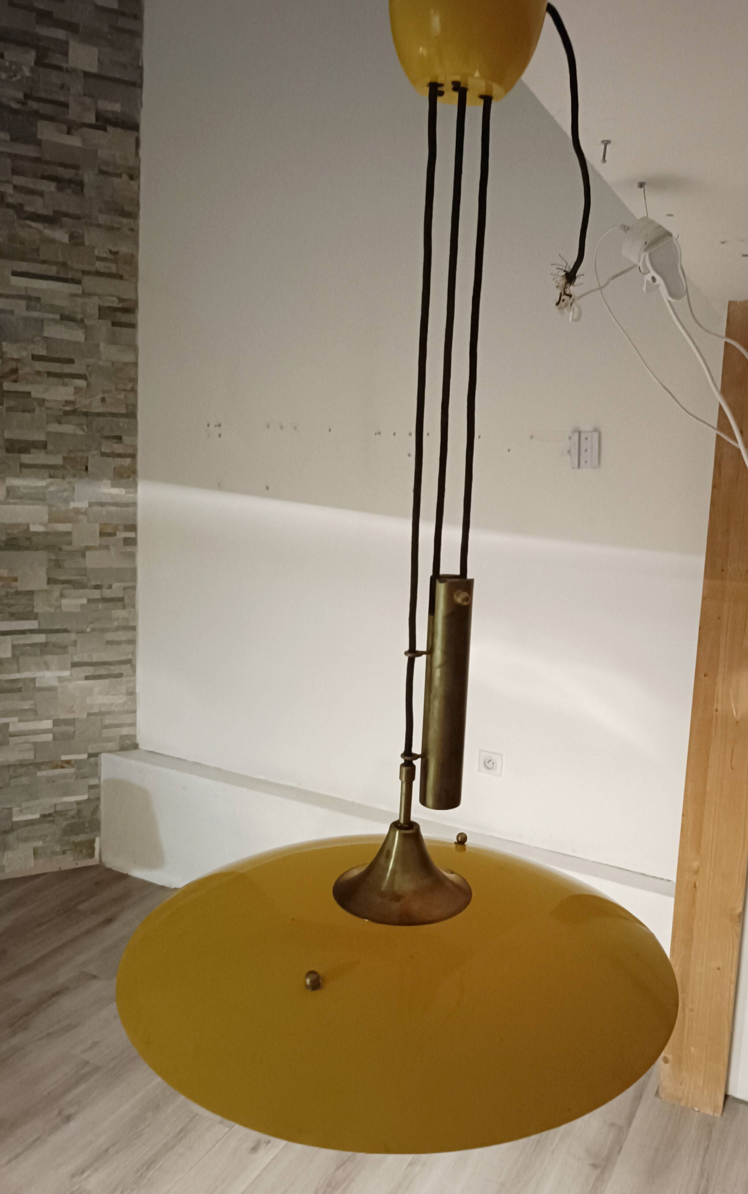 Lampe suspendue saliscendi contrepoids Italie 1960s