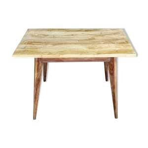 Table scandinave