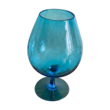 Vase bleu sur pied