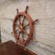 Roue barre de bateau noyer incrustation au centre laiton 8 prises vintage 1970