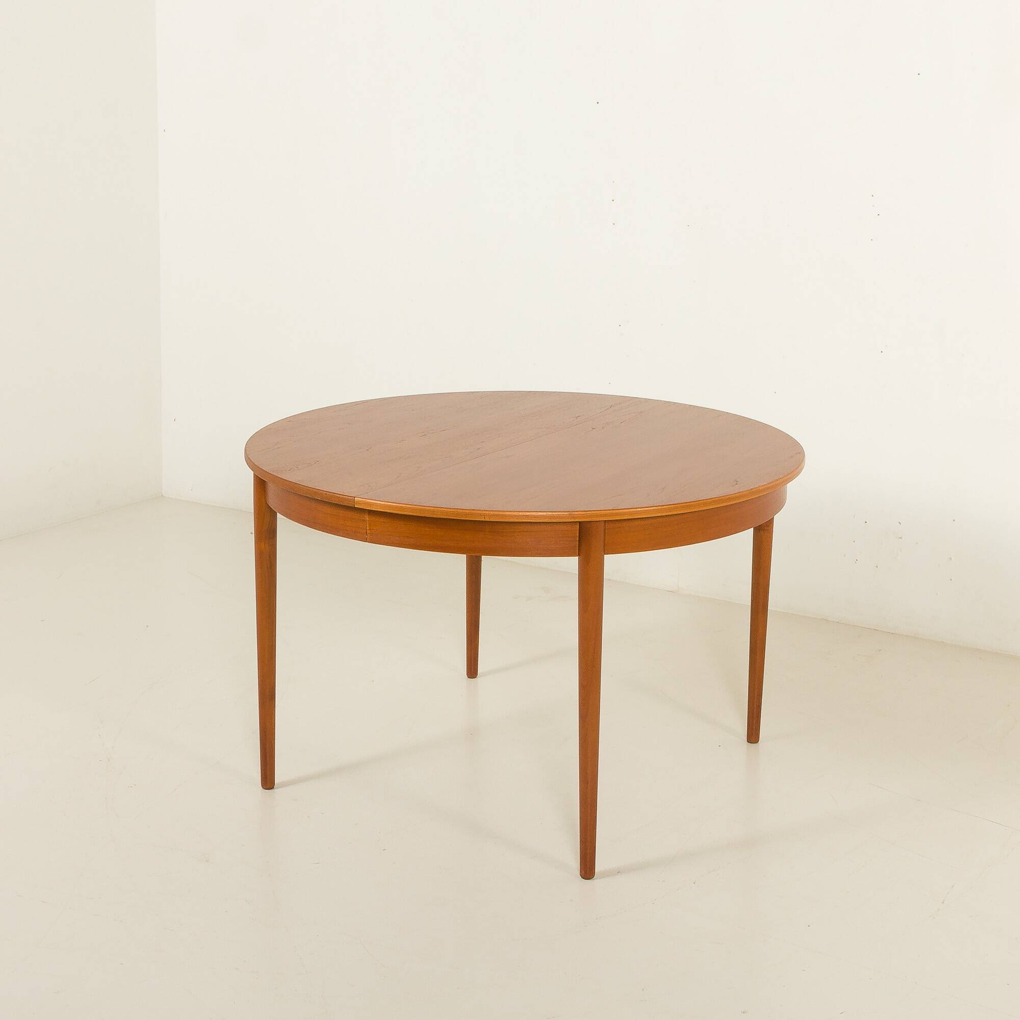 Table extensible en teck danois avec 2 allonges, années 1960.