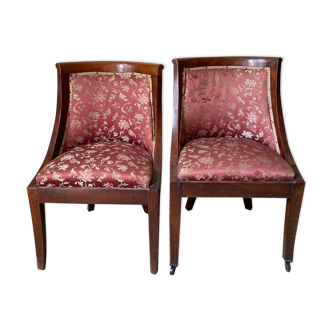 Paire de fauteuils bordeaux de forme gondole en acajou, pieds sabre, époque restauration
