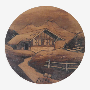 Boite en bois tourné et sculpté à décor paysage de montagne signé Cleal