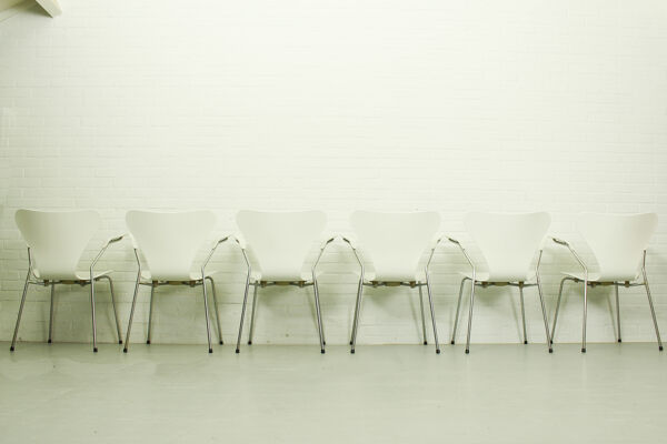 6 fauteuils et table à manger Arne Jacobsen 3207 A826 par Arne Jacobsen pour Fritz Hansen