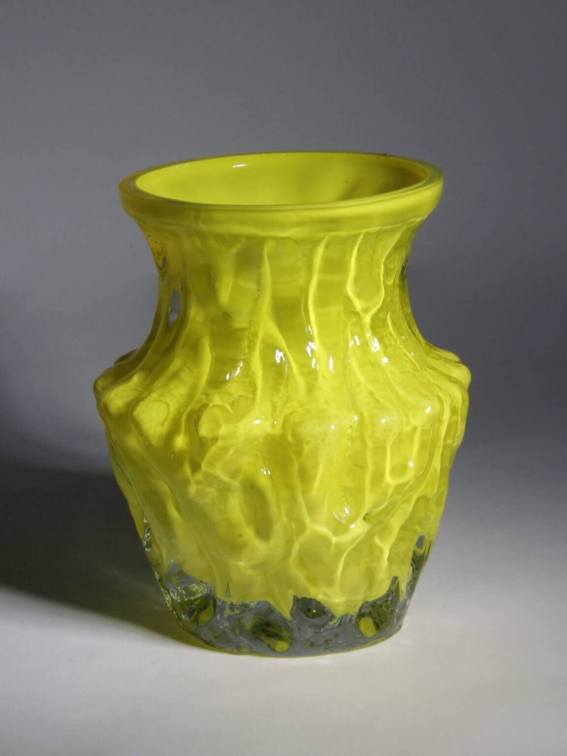 Vase en verre texturé Kurt Wokan Neon Bark