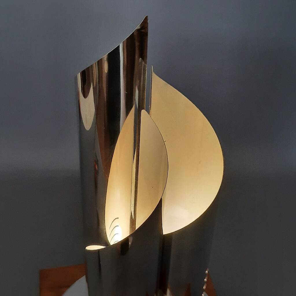 Goffredo Reggiani table lamp, modernist design, chrome metal, wood, 1970.