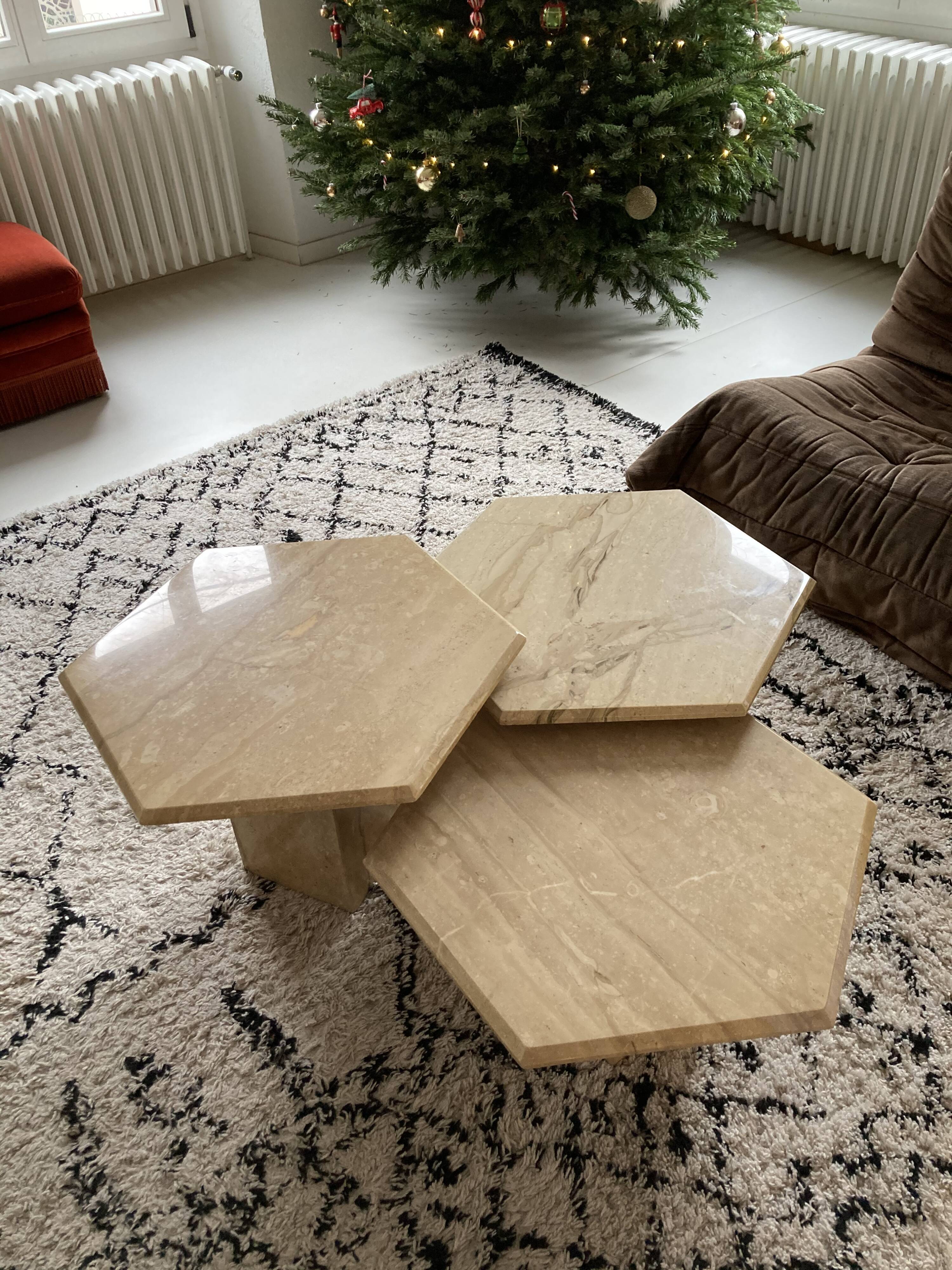 Set of 3 hexagonal coffee tables in 70s travertine