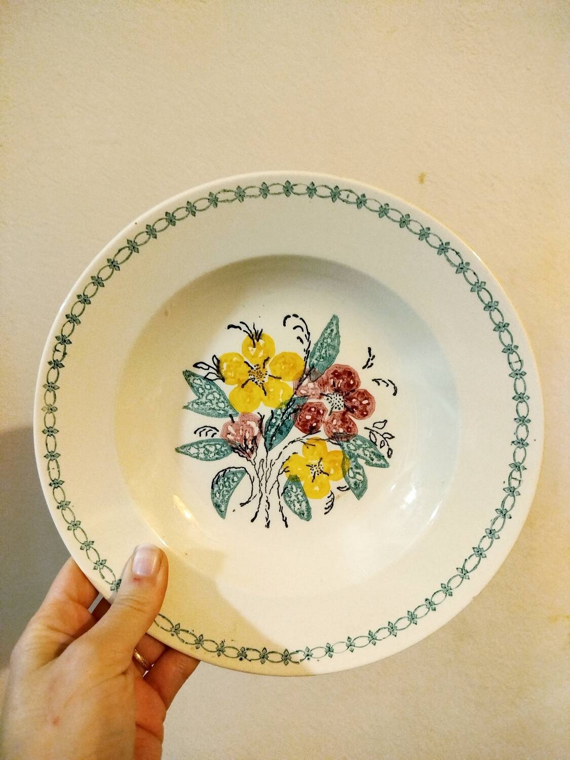 8 Digoin Sarreguemines plates