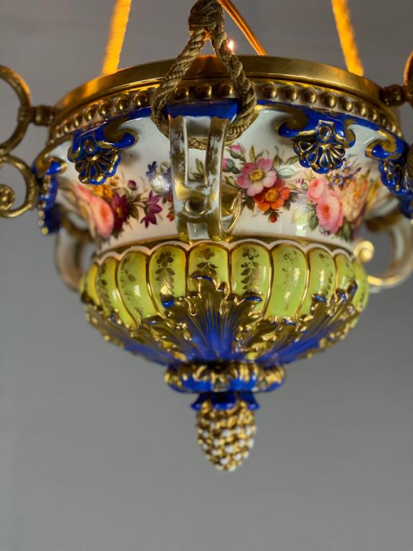 Porcelain lustre, three arms of light in bronze and golden copper, 19th century