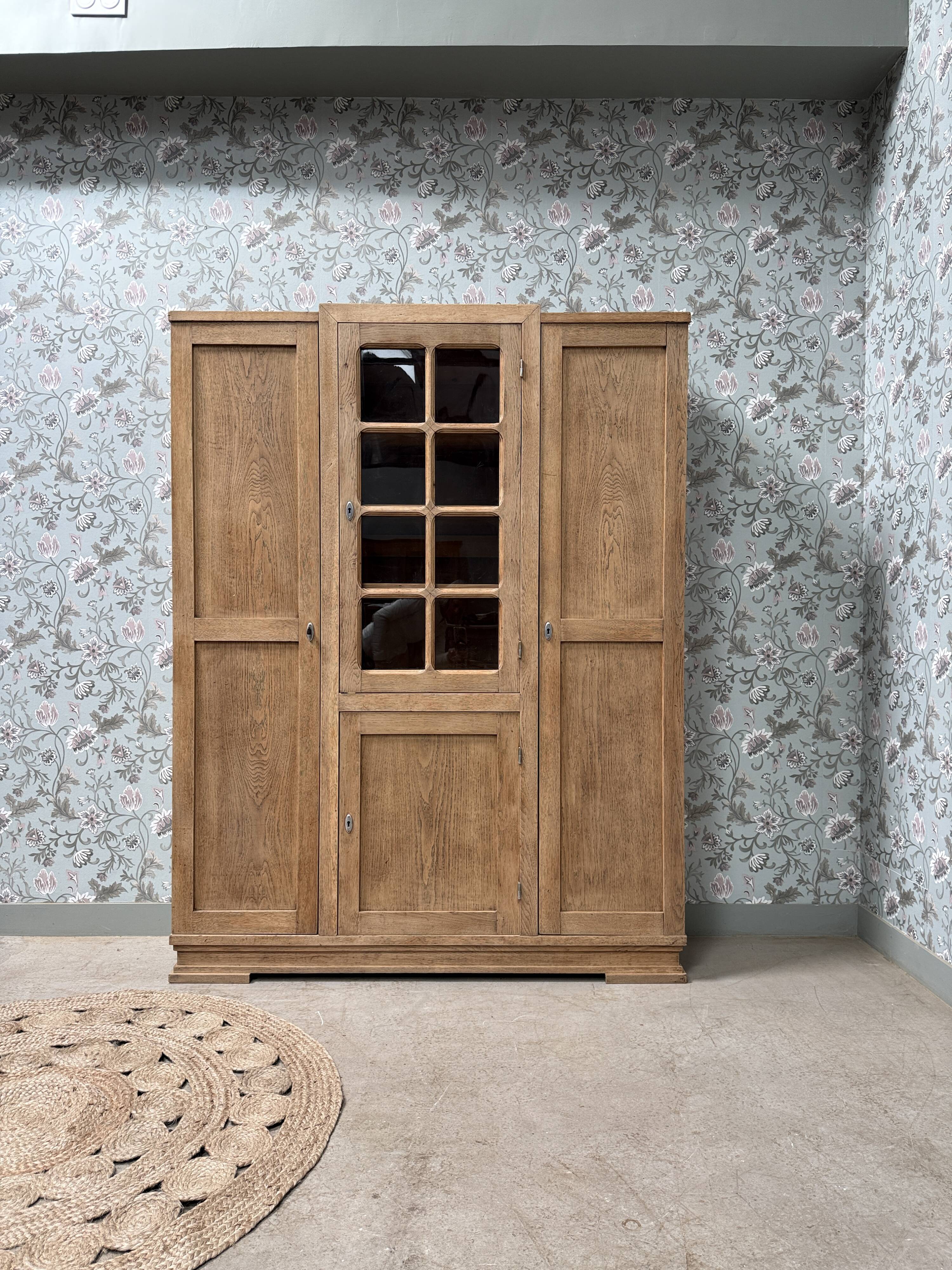Large Art Deco wardrobe in oak (renovated)