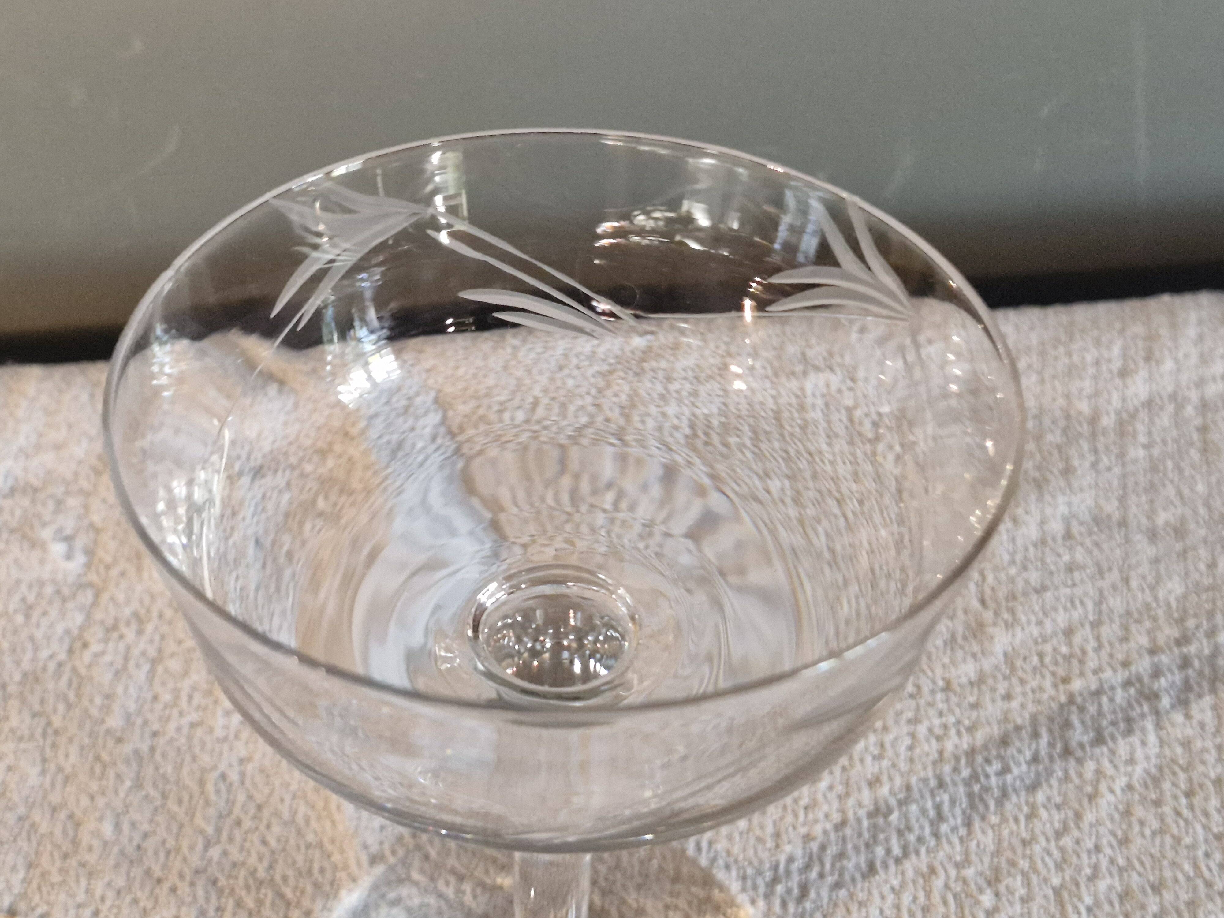 9 champagne coupes in glass, beautiful model from the 1940s.