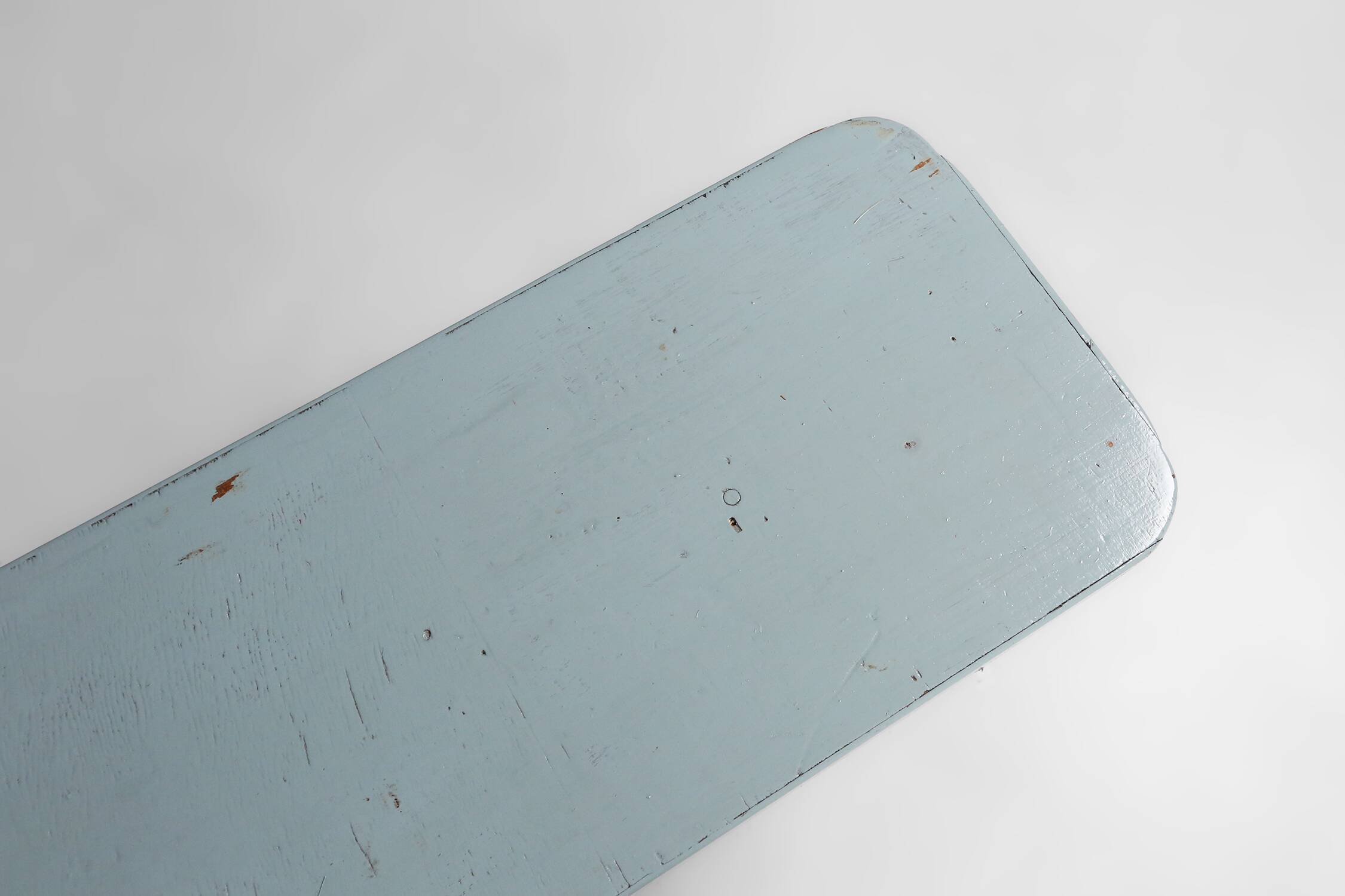 Banc rustique en bois avec plateau bleu, France 1930