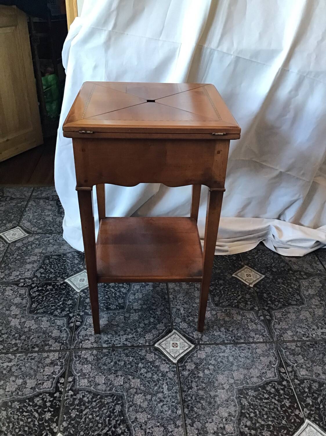 Games table called chess table in wood marquetry