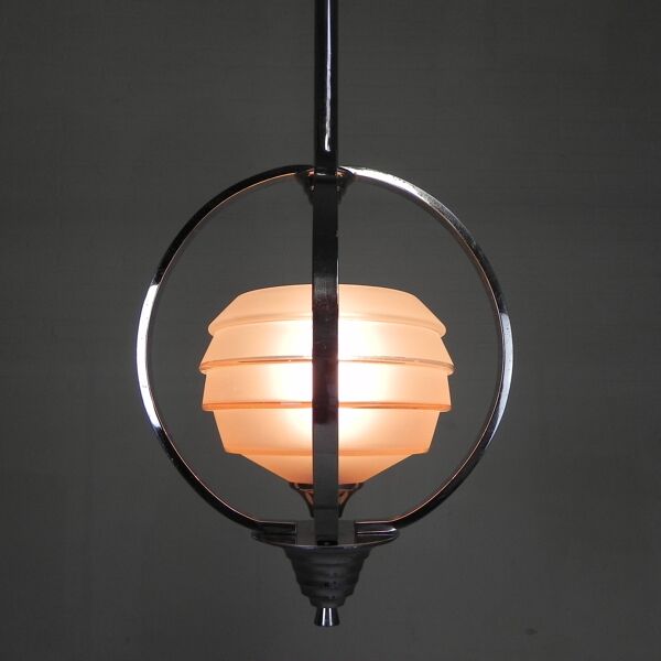 Suspension Art Déco avec abat-jour en verre dans un cadre en chrome, années 1930
