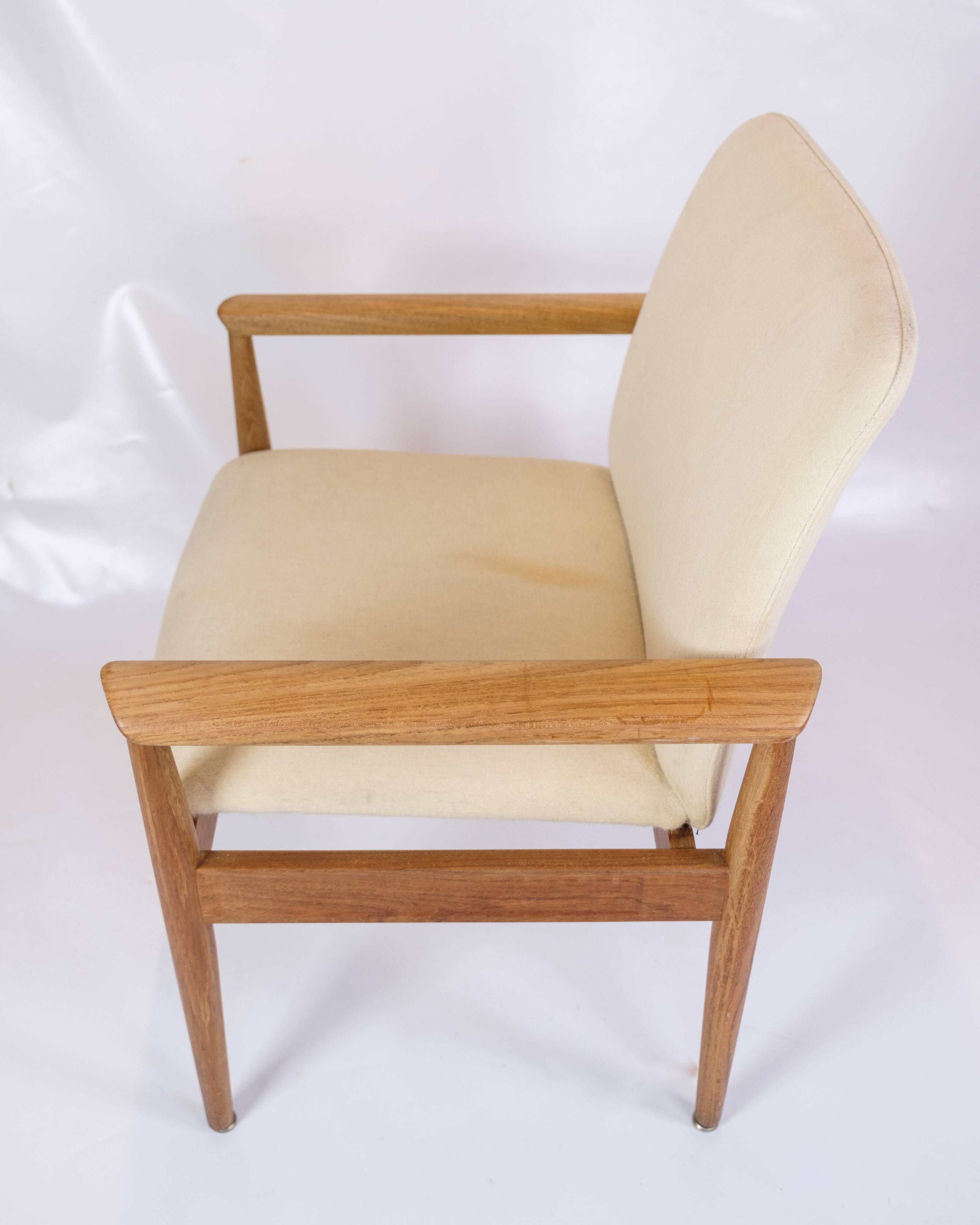 Ensemble de 2 chaises diplomates fabriquées en teck et en tissu de laine légère par Finn Juhl des années 1960