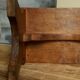 Banc repose-pied ancien en bois massif