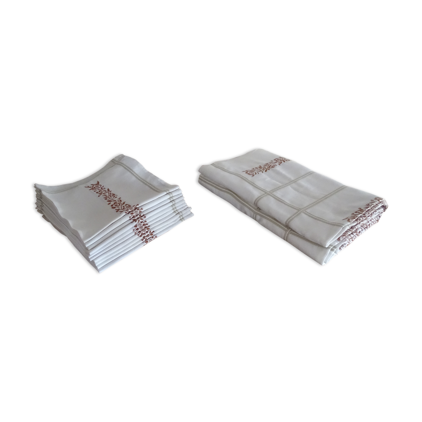 Tablecloth and 10 napkins with bedding