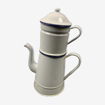 Cafetière émaillée blanche