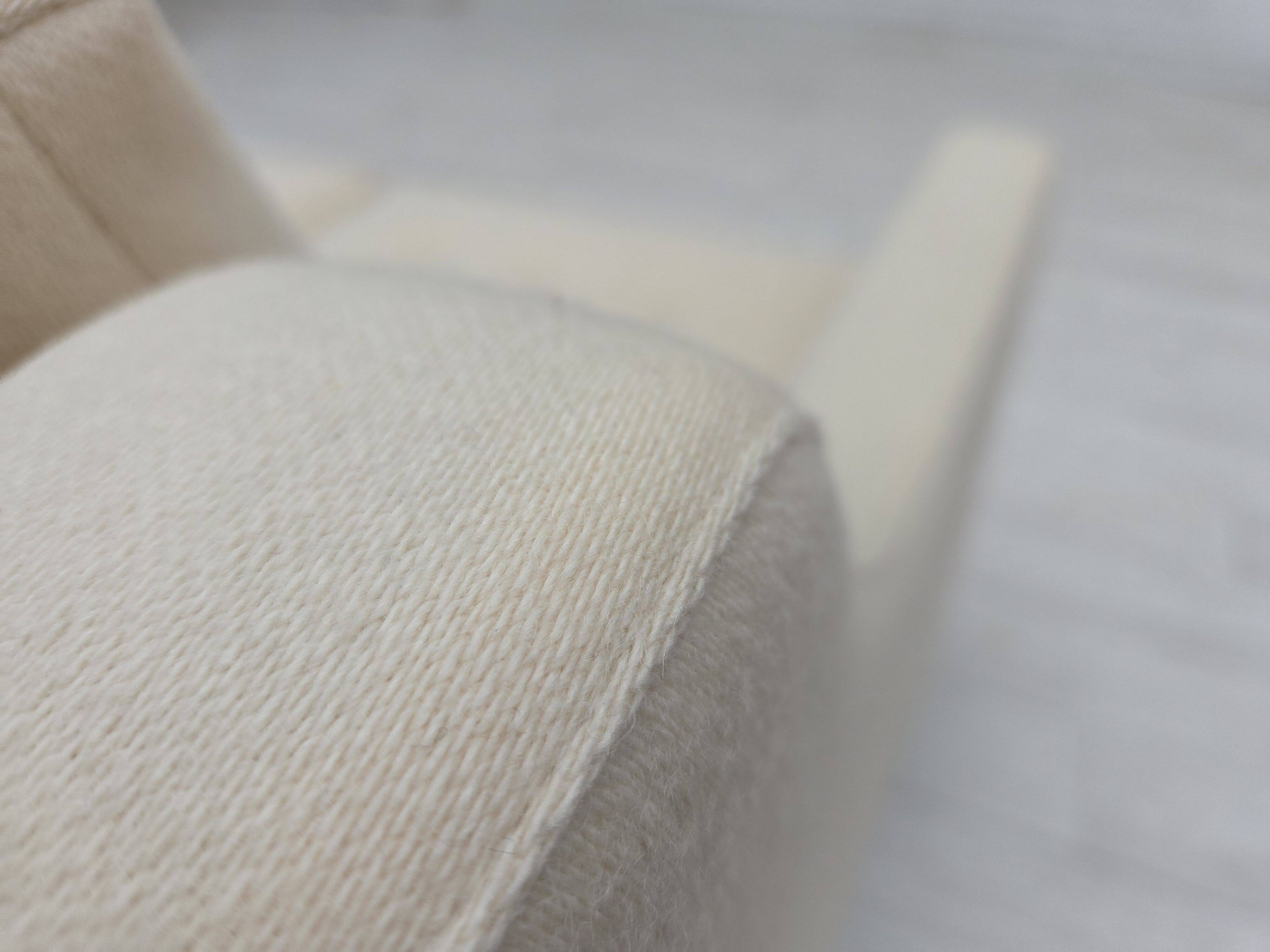 1970s, Danish loungechair, furniture wool, teak wood legs.