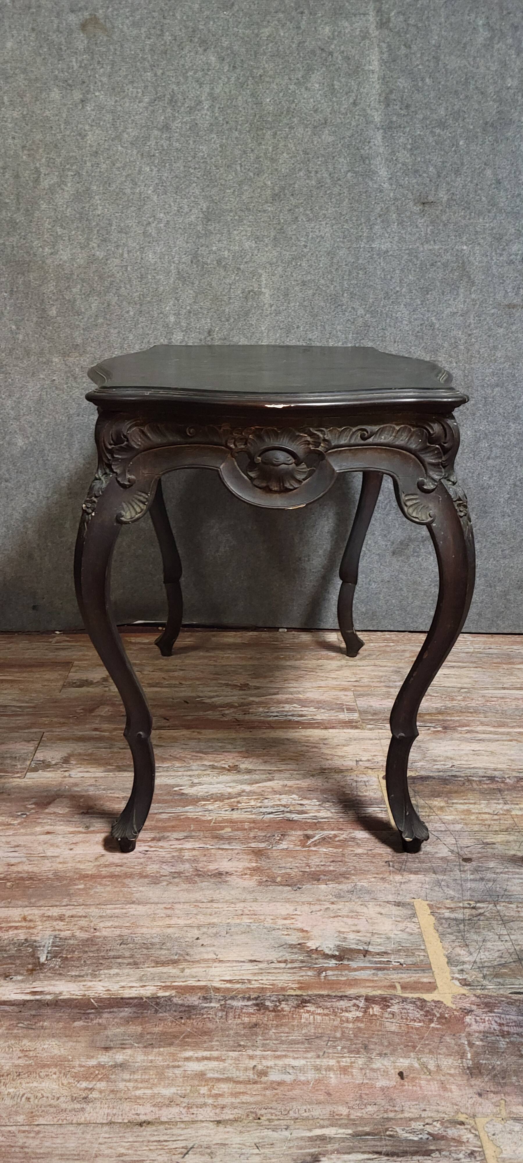 Antique desk in the Louis XV style, resting on four curved legs.