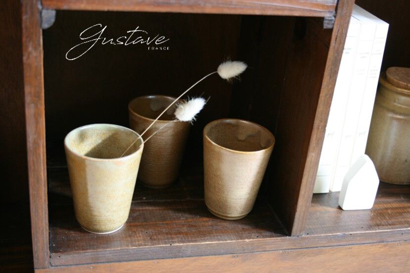 3 glasses/pots in sandstone